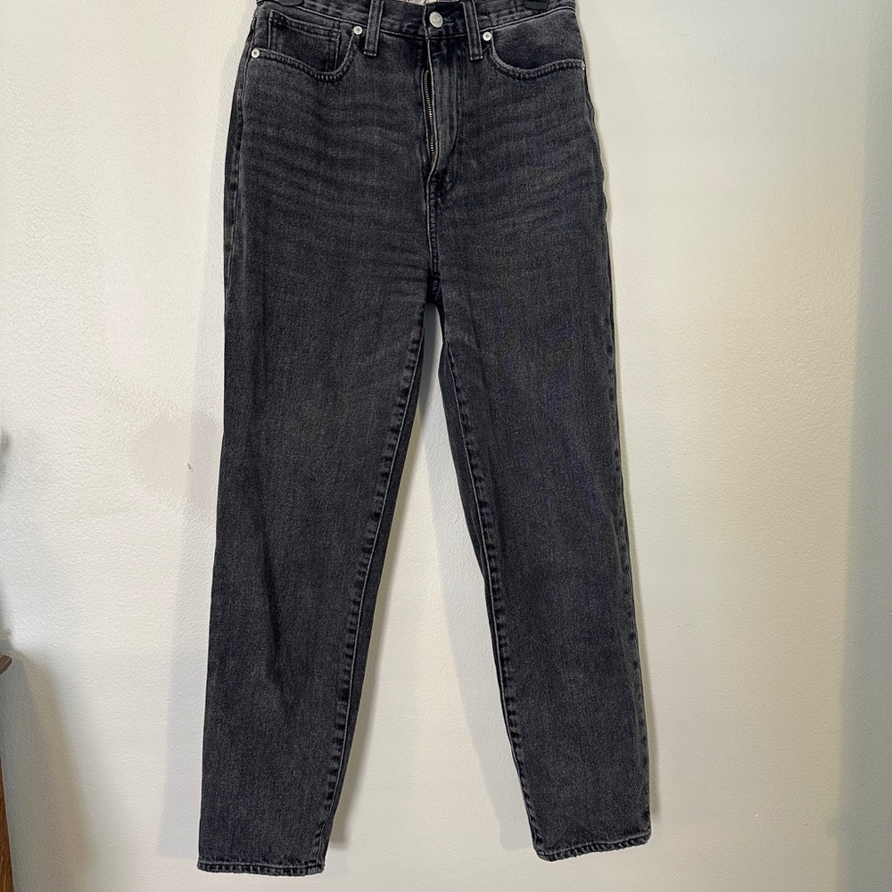 Madewell Baggy Tapered Jeans - size 25 tall. broken zipper